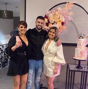 Meet your Posher, Antoinette